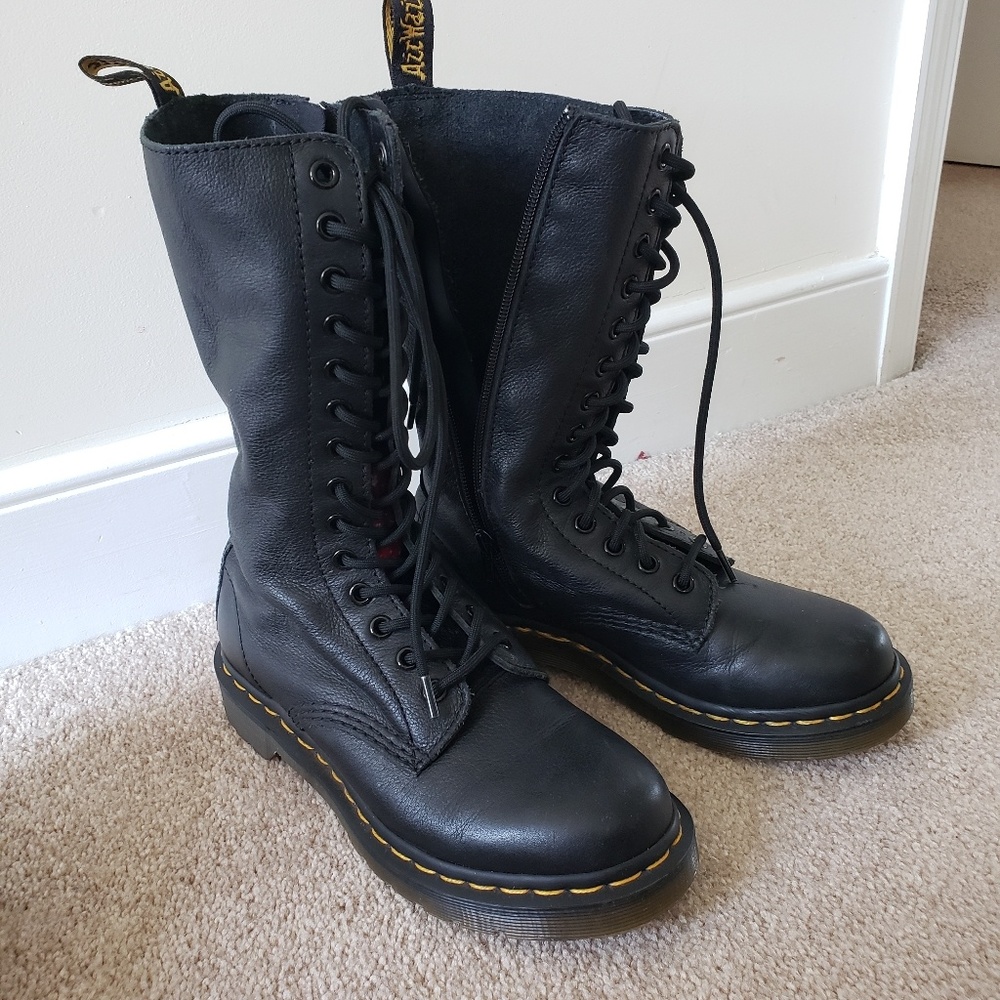 Dr. Marten 1914 black 14 eyelet boots with zipper